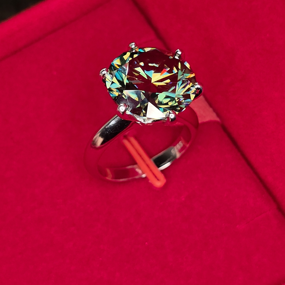 10 Carat Green Moissanite Diamond. 925 Sterling Silver Ring. Platinum Plated. - Picture 11 of 13